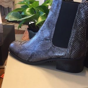 Kenneth Cole Reaction Boots